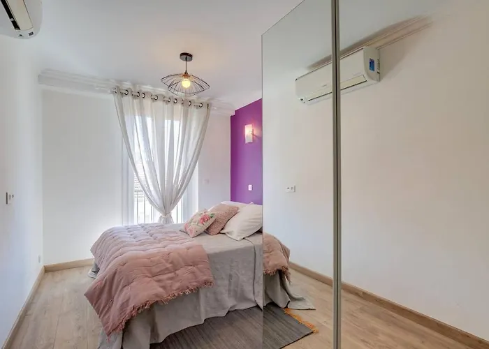 Friendly & Designed Apartment In The Golden Square